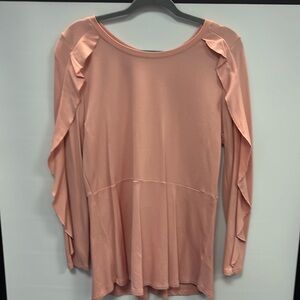 🌺 woman’s beautiful peach top size M